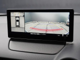 360&deg;ビューモニターを搭載しています。コーナーセンサーと合せてお使いいただくことで、安全、安心にお車の取り回しを行っていただけます。