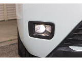 LEDフォグライトを装備。シャープな光と低消費電力でドライブをサポートします。