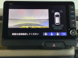 便利な3ビュー切り替え、ガイド線表示付きのバックカメラです。後退時、後方の視界をサポートします