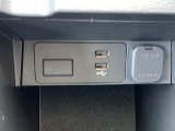 USB-A、シガーソケットがご利用いただけます。