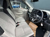 【ゆったりと運転してください】足元空間も広く、スムーズに乗り降りもいただけます♪