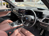 ☆センターパネルを運転席側に僅かに傾けたBMW独特のインパネ☆【駆け抜ける歓び】はここからもスタートしております☆