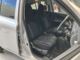 運転席まわりです。運転席からの視界が左右に広く隅々まではっきりと見渡せます!クルマの前端も把握しやすく安心して運転できます!