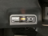 ハンドルの左下にETC2.0がついています。高速道路の料金所の通過も楽々です。カードの取り出しもしやすい場所についています。