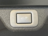 【パワーバックドア】スマートキーや運転席のボタンを押すだけでリアゲートが自動で開閉します!荷物を持っている時や、高い位置にあるバックドアを閉める際に便利な機能です♪