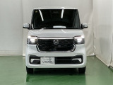 LEDヘッドライトを装備しています。LEDヘッドライトはとても明るく、雨の日や夜間走行も安全・安心です。オートライトコントロール付きで周囲の明るさに応じて自動で点灯・消灯します