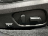 【パワーシート】電動でシートポジションの変更が可能です。手動式より細かくシート設定が可能ですのでより快適な姿勢でドライブを楽しんで頂けるでしょう。