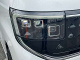 LEDヘッドランプ仕様。シャープな白光色のLEDランプを採用しました。夜の視界を明るくしてくれます。