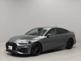 ブラックAudi ringsパッケージ・カーボンスタイリングパッケージ付き