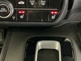 運転席/助手席シートヒーターで寒い日もすぐに温かくなり快適に過ごせます。2段階の温度調整が可能です