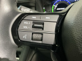 ステアリングにオーディオ操作スイッチが付いています。オーディオ画面に直接タッチしなくても操作が出来ますので、運転に集中できます。