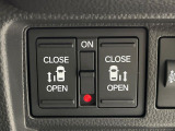 【両側パワースライドドア】スマートキーや運転席のスイッチで後席両側スライドドアの開閉が可能♪電動だから力を入れてドアを開ける必要が無く、小さなお子様でも簡単に開け閉めでき快適です♪