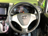 【純正革巻きステアリング】上質な革を使用することで、手にしっかり馴染みとても運転しやすいハンドルです♪