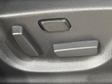 【パワーシート】スイッチ一つで簡単にシートの微調整が可能!電動だから力もいりません!快適なシートポジションにセットして、快適なドライブをお楽しみください。
