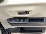 運転席側窓操作部になります。