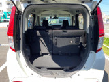普段のお買い物や通勤、送迎等に十分な荷室スペースを確保しております。セカンドシートを倒すと、大きな荷物の積載も可能です♪