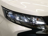 LEDヘッドライトです。デザイン性がよくとても明るいので、夜間の走行や悪天候でも安心です。しかも長寿命!