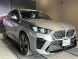 【BMWの伝統-1】BMWの特徴的な&ldquo;キドニーグリル&rdquo;は、80年以上続く伝統の形でございます。変わらないこだわりのデザインが、プレミアムブランド&ldquo;BMW&rdquo;を創り出します。