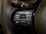 【ステアリングリモコン】ステアリングにオーディオ調節可能なスイッチが装備されていますので運転中でも視線をそらさずにオーディオの調節が可能です!