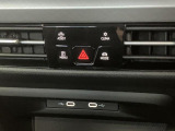 USB Type-Cの充電口と様々なショートカットボタンです。