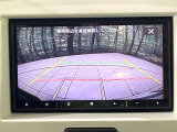 【バックカメラ】駐車時に後方がリアルタイム映像で確認できます。大型商業施設や立体駐車場での駐車時や、夜間のバック時に大活躍!運転スキルに関わらず、今や必須となった装備のひとつです!