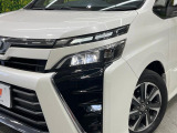 【LEDヘッドライト】悪天候や夜間走行時も良好な視界を確保し安心して運転できる高輝度LEDヘッドライトを装備!点灯速度が早く、消費電力も抑えられています。
