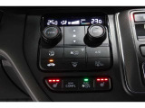 運転席と助手席の温度設定の変更が可能な左右独立タイプのデュアルエアコンです♪♪♪暑がりな人・寒がりな人も誰もが車内を快適にお過ごしいただけます♪♪♪
