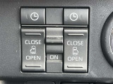 両側電動スライドドアのスイッチ付です。車内からもスイッチひとつで楽にドアの開閉が可能です。電動なので開閉時に力を使う必要がなく、半ドアになることもありません!