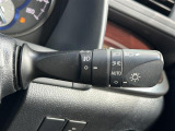 【オートライト(AUTO)】外の明るさをシステムが感知して、自動でヘッドライトが点灯します。ヘッドライトをつけ忘れを防ぐ便利機能です。