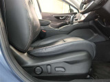 パワーシート搭載。微妙な調整が手軽にでき、ピッタリなポジションで運転することが可能です。