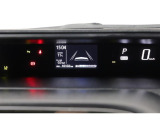 視線移動が少なく疲れにくいセンターメーター!ハイブリッドシステムインジケーターをはじめとしたお車の状態の情報を確認できます。