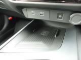 ワイヤレス充電で携帯を充電できます^-^