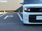 ヘッドライトの上向き下向きを自動で切り替えてくれます。対向車や前方の車にも迷惑をかけにくくなります。