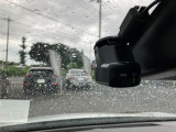 運転状況を映像と音で記録し、ドライブの思い出残しやドライバーの運転チェックができる、便利なドライブレコーダーを装備!あおり運転対策に役立つ後方撮影付きで、安心です♪ナビ画面に映し出すので、便利です!
