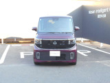 ヘッドライトの上向き下向きを自動で切り替えてくれます。対向車や前方の車にも迷惑をかけにくくなります。