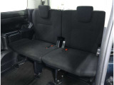 サードシートは便利な5:5分割可倒式シートです。収納と乗車人数のバランスに優れています♪荷物の大きさに応じたラゲージスペースをフレキシブルに作り出せるので、シーンに応じた使い方ができます♪