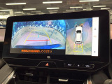 【パノラミックビューモニター】専用のカメラにより、上から見下ろしたような視点で360度クルマの周囲を確認することができます☆死角部分も確認しやすく、狭い場所での切り返しや駐車もスムーズに行えます。