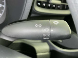 【オートライト】車外の明るさに応じて自動的にライトの点灯・消灯をしてくれます