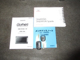 カギをバッグやポケットに入れたままでもドアロックの開閉やエンジン始動ができる『スマートキー』付き!暗くなってもキー穴を捜す必要が無くとっても便利ですから人気の装備です!