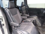 ゆとりある広々とした車内空間は、ドライブを始め買い物やレジャーなど、幅広く活躍します。一人でもみんなとでもお出かけを楽しみましょう!