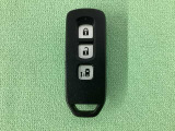 スマートキー付きですからドアロックの開閉およびエンジンスタートが楽々です。電動スライドドアの開け閉めもボタンで操作できます。