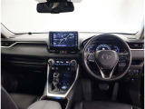 オシャレなインテリアで運転する気分も盛り上がりますよね^^