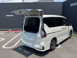 デュアルバックドアでスペース使わず開けれます