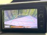 【バックカメラ】駐車時に後方がリアルタイム映像で確認できます。大型商業施設や立体駐車場での駐車時や、夜間のバック時に大活躍!運転スキルに関わらず、今や必須となった装備のひとつです!