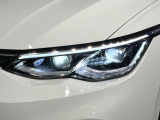 ●LEDヘッドライト:夜間走行時も良好な視界を確保し安心して運転できる高輝度LEDヘッドライトを装備!点灯速度が早く、消費電力も抑えられています。