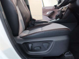 パワーシート搭載。微妙な調整が手軽にでき、ピッタリなポジションで運転することが可能です。