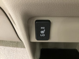 前席の左右別々のシートヒータースイッチが付いています。HiとLoの2段階で温度設定ができます。