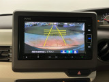 後方確認はお任せ! リアカメラ装備でバック駐車をサポートします。