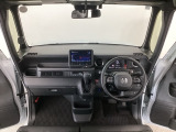 【前方視界】開放的な前方視界!運転がしやすく疲れにくいです♪窓が大きく、見通しがとっても良いおクルマですよ♪