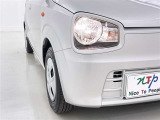明るいライトが夜道を明るく照らしてくれます。 運転する上で、道路状況をいかに早く認識できるか重要なポイントです。 白色光が暗い道も明るく照らしてくれますよ。